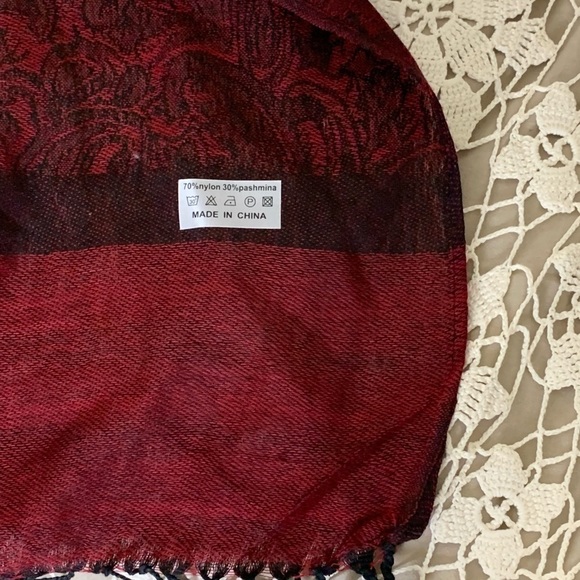 Like new pashmina blend fringe burgundy scarf wrap - Picture 2 of 6
